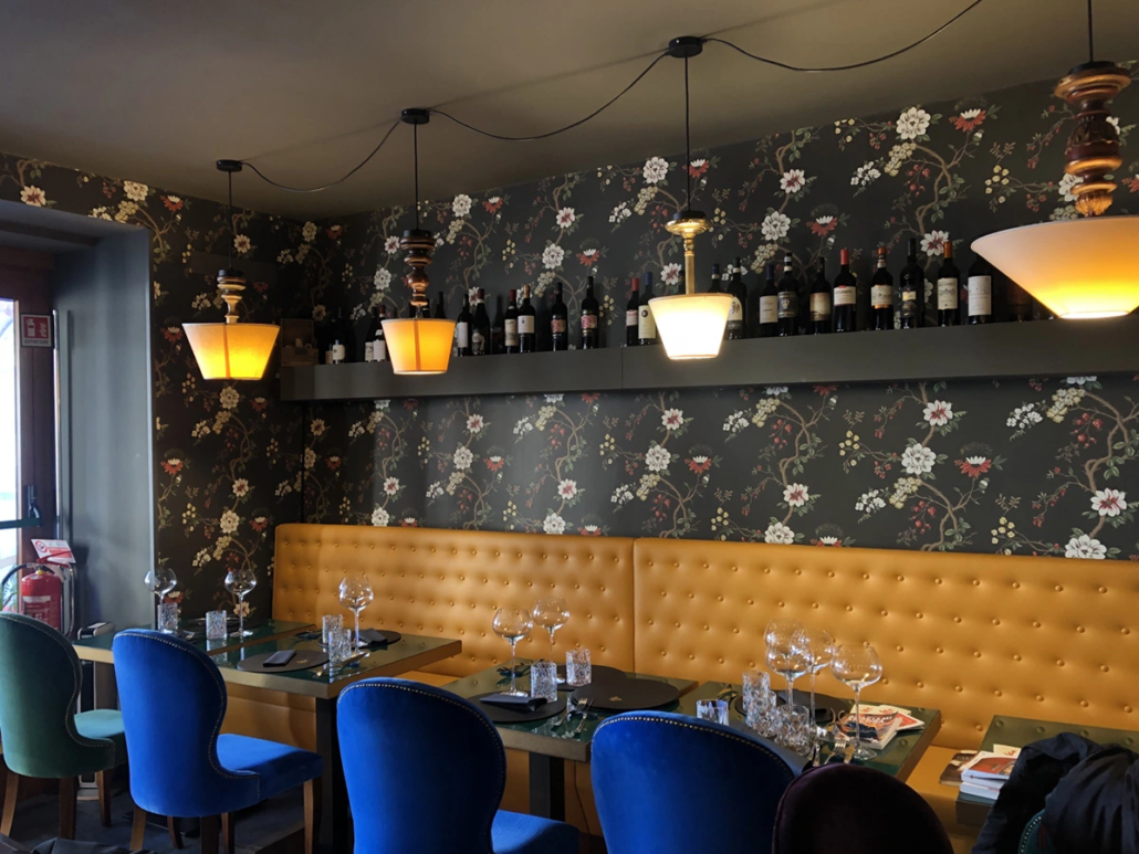 Arredamento su misura per ristorazione realizzato per il ristorante Fuoco alla Torre - Livorno.