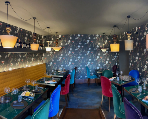 Arredamento su misura per ristorazione realizzato per il ristorante Fuoco alla Torre - Livorno.